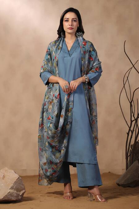 Palak Khandelwal_Blue Cotton, Silk Embroidery V-neck Kurta Set With Floral Print Dupatta_at_Aza_Fashions