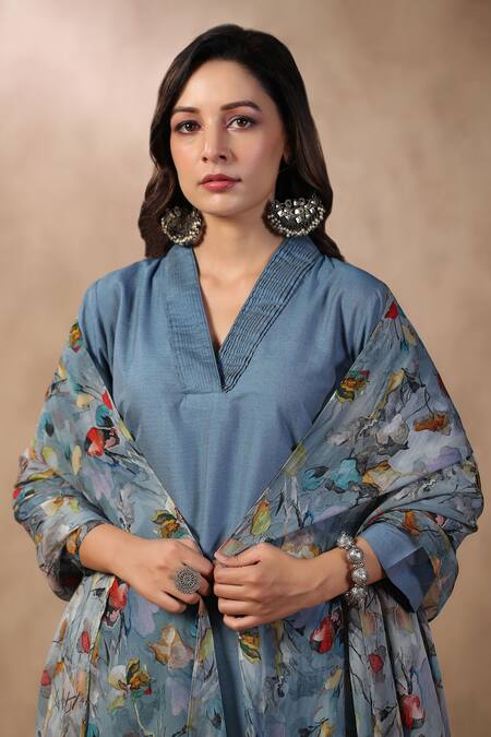 Buy_Palak Khandelwal_Blue Cotton, Silk Embroidery V-neck Kurta Set With Floral Print Dupatta