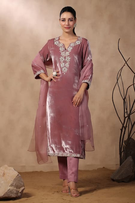 Palak Khandelwal Floral Embroidered Velvet Kurta Set 