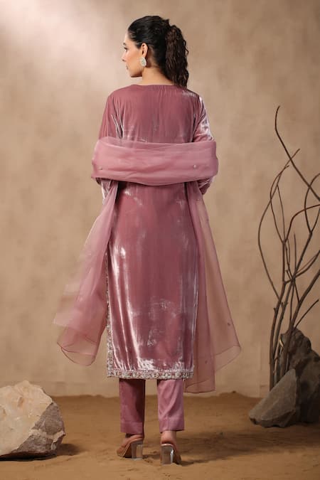 Palak Khandelwal Floral Embroidered Velvet Kurta Set 