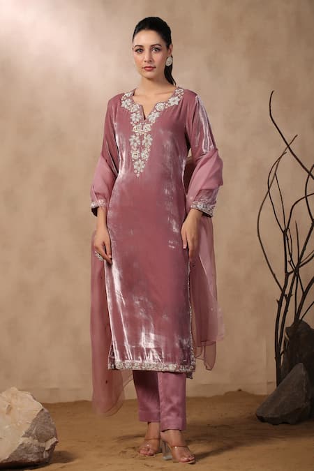 Palak Khandelwal_Pink Velvet, Chanderi, Organza Embroidery, Sequins, Pearls, Floral Kurta Set _Online_at_Aza_Fashions