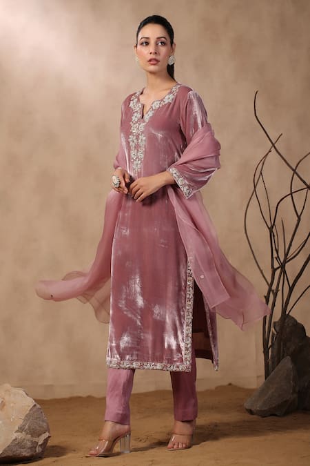 Palak Khandelwal_Pink Velvet, Chanderi, Organza Embroidery, Sequins, Pearls, Floral Kurta Set _at_Aza_Fashions