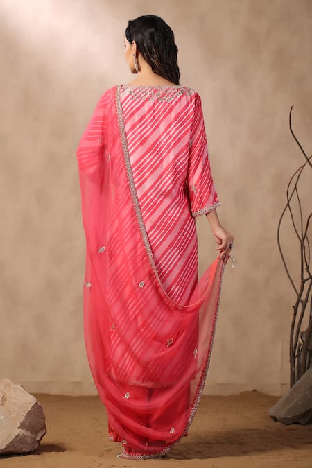 Palak Khandelwal Silk Leheriya Pattern Kurta Set 