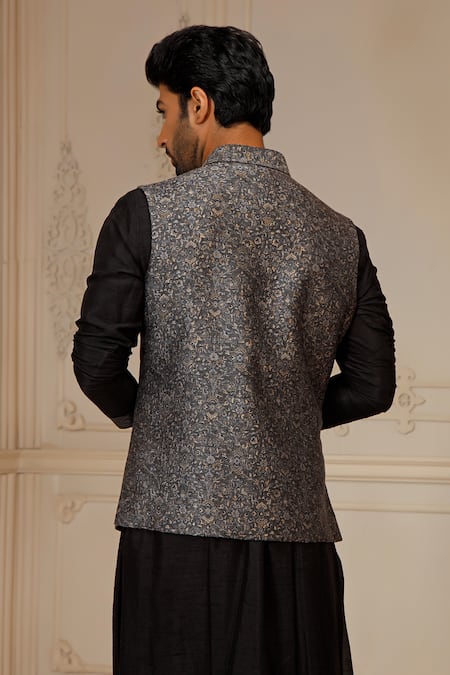 Shop Vanshik Gray Silk Embroidery Floral Bundi Kurta Set at Aza Fashions Shop_Vanshik_Gray Silk Embroidery Floral Bundi Kurta Set_at_Aza_Fashions