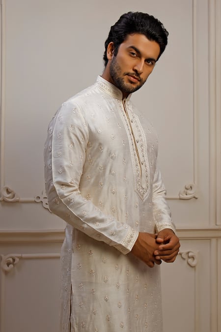 Vanshik_Off White Silk Embroidery Damask Bloom Booti Kurta Set _Online_at_Aza_Fashions