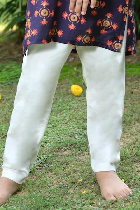 Buy_The Plum Bum_Blue Muslin Embroidery Mirror Kurta And Pant Set _Online_at_Aza_Fashions