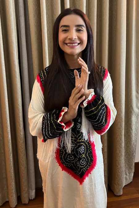 Etasha By Asha Jain_Multi Color Gingham Fringe Round Neck Bandhani Pattern Kaftan _Online_at_Aza_Fashions