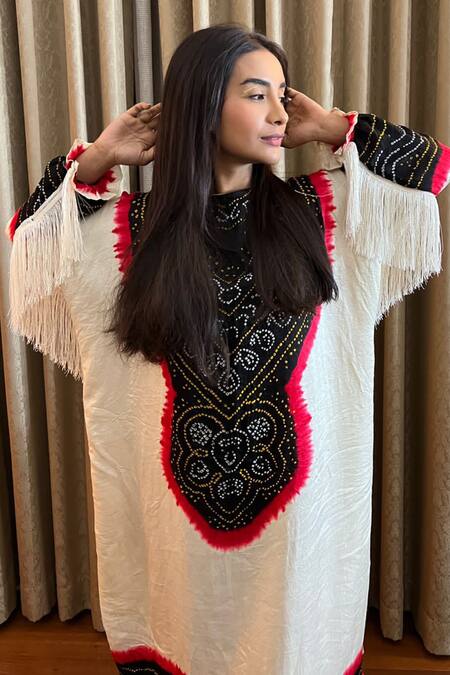 Buy_Etasha By Asha Jain_Multi Color Gingham Fringe Round Neck Bandhani Pattern Kaftan _Online_at_Aza_Fashions