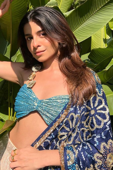 Etasha By Asha Jain_Pink Velvet, Silk Sequins Sweetheart Neck Metallic Tissue Textured Lehenga Set _at_Aza_Fashions