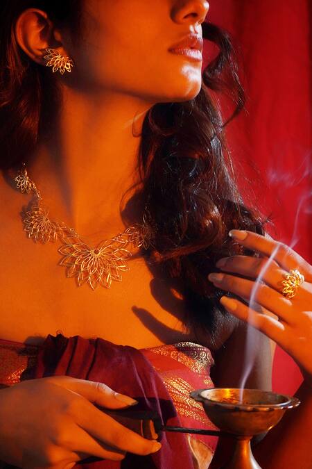 Totapari Gold Plated Embellished Jal Mahal Necklace Set 