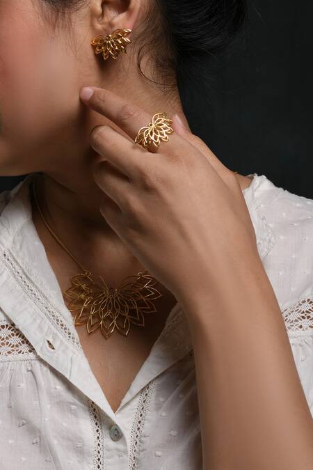 Totapari_Gold Plated Embellished Floral Pendant Necklace Set _Online_at_Aza_Fashions