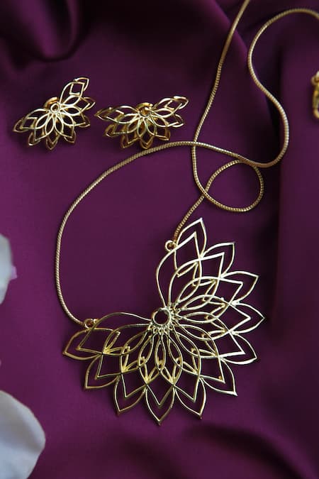 Buy_Totapari_Gold Plated Embellished Floral Pendant Necklace Set _Online_at_Aza_Fashions