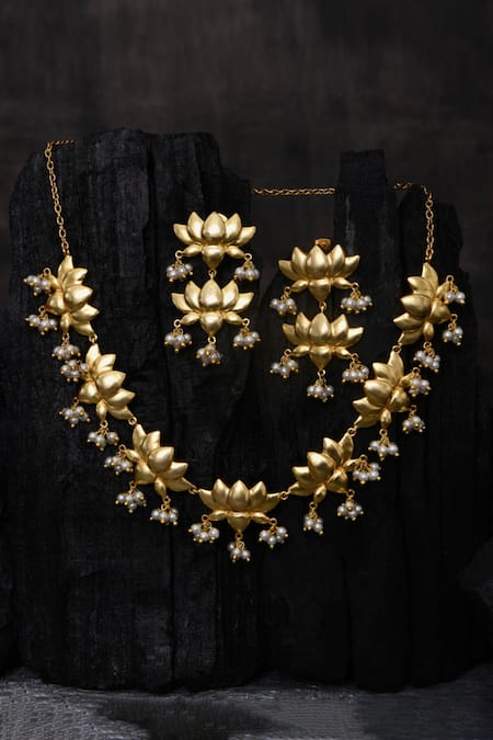 Totapari_Gold Plated Pearls Embellished Padmini Necklace Set _Online_at_Aza_Fashions
