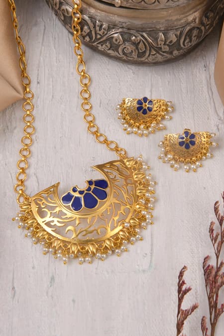 Totapari Blue Metallic Thread, Pearls Meena Embellished Mogra Necklace Set 