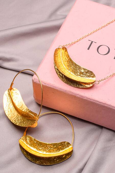 Shop Totapari Gold Plated Over The Moon Pendant Necklace Set at Aza Fashions Shop_Totapari_Gold Plated Over The Moon Pendant Necklace Set _at_Aza_Fashions