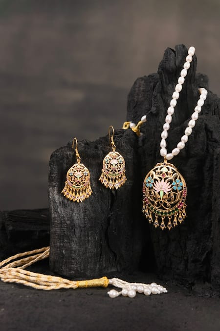 Shop Totapari Gold Plated Stones Mandakini Enamelled Pendant Pearl Necklace Set at Aza Fashions Shop_Totapari_Gold Plated Stones Mandakini Enamelled Pendant Pearl Necklace Set _at_Aza_Fashions