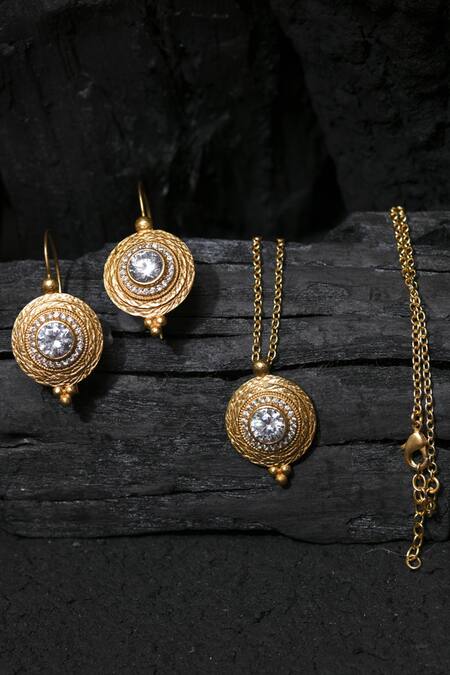 Totapari Gold Plated Zari Queen Of Heaven Pendant Necklace Set Online at Aza Fashions Totapari_Gold Plated Zari Queen Of Heaven Pendant Necklace Set _Online_at_Aza_Fashions