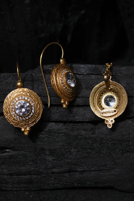 Buy Totapari Gold Plated Zari Queen Of Heaven Pendant Necklace Set Online at Aza Fashions Buy_Totapari_Gold Plated Zari Queen Of Heaven Pendant Necklace Set _Online_at_Aza_Fashions