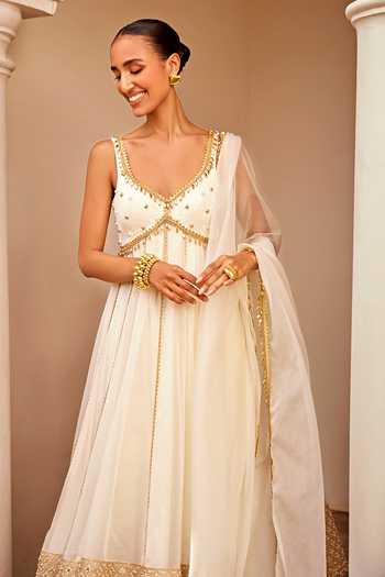 Ohaila Khan_White Chanderi, Organza Beads V-neck Rutvi Embellished Anarkali Pant Set _at_Aza_Fashions