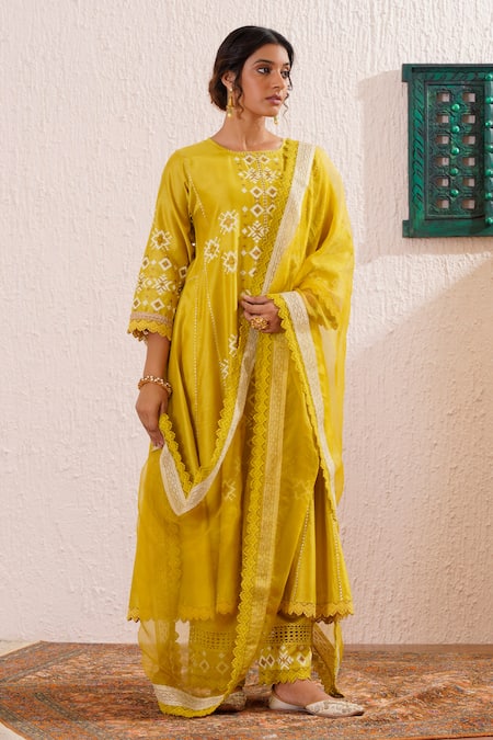 Shop OMI Green Chanderi, Organza Lace Round Neck Floral Motif Print Anarkali Pant Set Online at Aza Fashions Shop_OMI_Green Chanderi, Organza Lace Round Neck Floral Motif Print Anarkali Pant Set _Online_at_Aza_Fashions