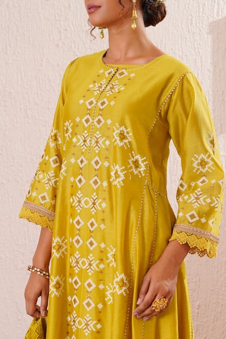 OMI Green Chanderi, Organza Lace Round Neck Floral Motif Print Anarkali Pant Set at Aza Fashions OMI_Green Chanderi, Organza Lace Round Neck Floral Motif Print Anarkali Pant Set _at_Aza_Fashions