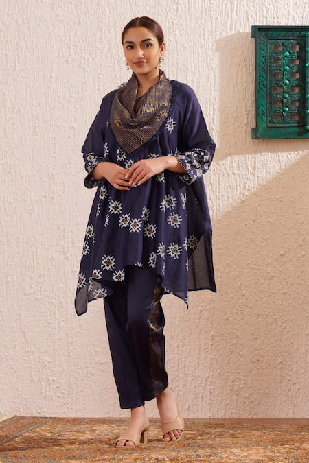 OMI Blue Chanderi Cowl Neck Flowery Motif Print Tunic Kurta Pant Set 