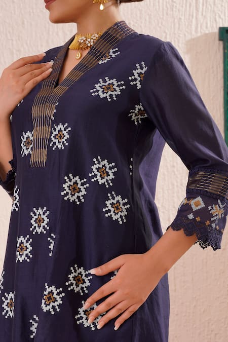 Omi_Blue Chanderi Embroidery V-neck Flora Block Print Tunic Pant Set _at_Aza_Fashions