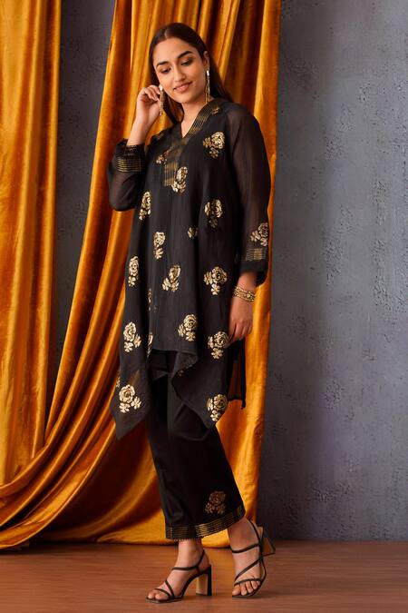 OMI Black Chanderi Sequins V-neck Asymmetric Embroidered Tunic Pant Set Online at Aza Fashions OMI_Black Chanderi Sequins V-neck Asymmetric Embroidered Tunic Pant Set _Online_at_Aza_Fashions