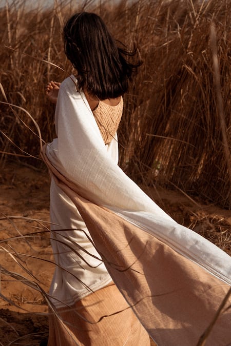 Buy_AHMEV_Ivory Handloom Cotton Lace Contrast Border Saree _Online_at_Aza_Fashions