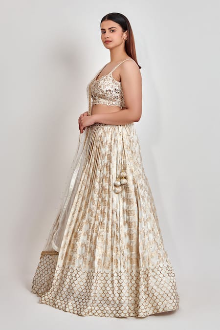 Buy_Meenagurnam_Ivory Jacquard Embroidery Bloom Garden Sweetheart Neck Lehenga Set _Online_at_Aza_Fashions