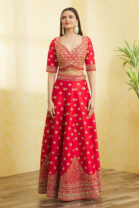 Vandana Sethi_Red Silk Embroidery, Mirrors, Gota Patti Plunge Floral And Bridal Lehenga Set _Online_at_Aza_Fashions