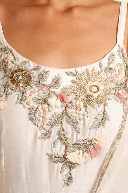 Buy_Garo_Off White , , Embroidery Scoop Neck Hand Kurta Pant Set_Online_at_Aza_Fashions