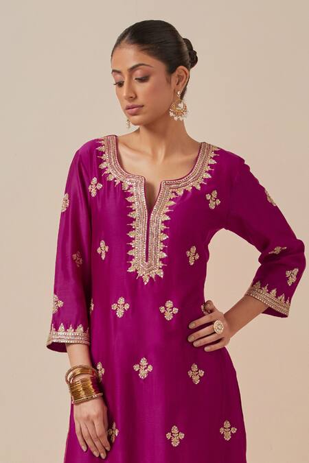 Ikshita Choudhary_Magenta Chanderi Silk Cut Work, Embroidery Collared Geometric Kurta And Pant Set_Online_at_Aza_Fashions