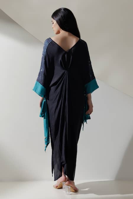 Shop Kavya Singh Kundu Black Handloom Cotton Rhinestones V-neck Sitara Handwoven Mulberry Silk Kaftan at Aza Fashions Shop_Kavya Singh Kundu_Black Handloom Cotton Rhinestones V-neck Sitara Handwoven Mulberry Silk Kaftan _at_Aza_Fashions