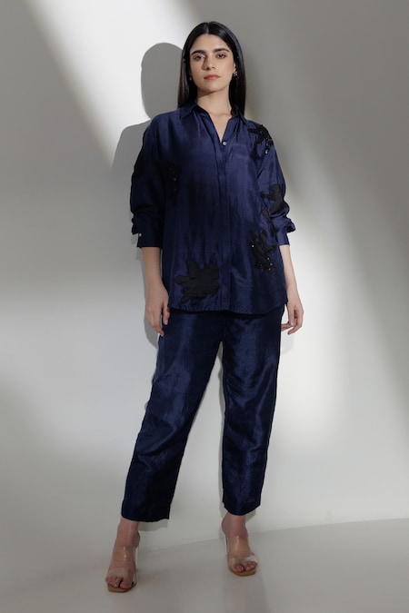 Kavya Singh Kundu Blue Handwoven Mulberry Silk Hand Sedna Shirt With Trouser 