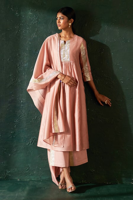 Charkhee Gota Yoke Embellished Kurta Set 