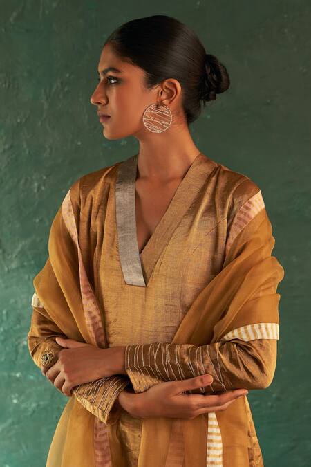 Charkhee_Gold Silk, Cotton, Organza Embroidery V-neck Woven And Kurta Set _Online_at_Aza_Fashions