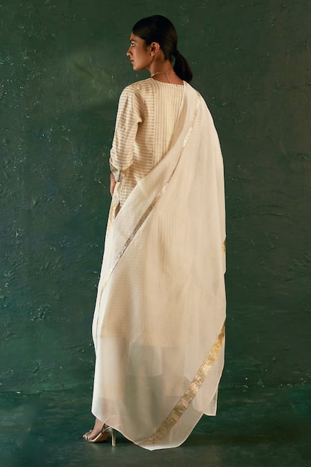 Charkhee Striped Pattern Straight Kurta Pant Set 