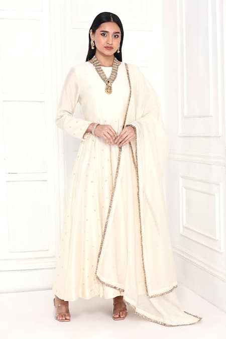 Buy Komal Shah Off White Chanderi Beads, Mirrors Round Neck Floral Sequin Anarkali With Dupatta at Aza Fashions Buy_Komal Shah_Off White Chanderi Beads, Mirrors Round Neck Floral Sequin Anarkali With Dupatta _at_Aza_Fashions