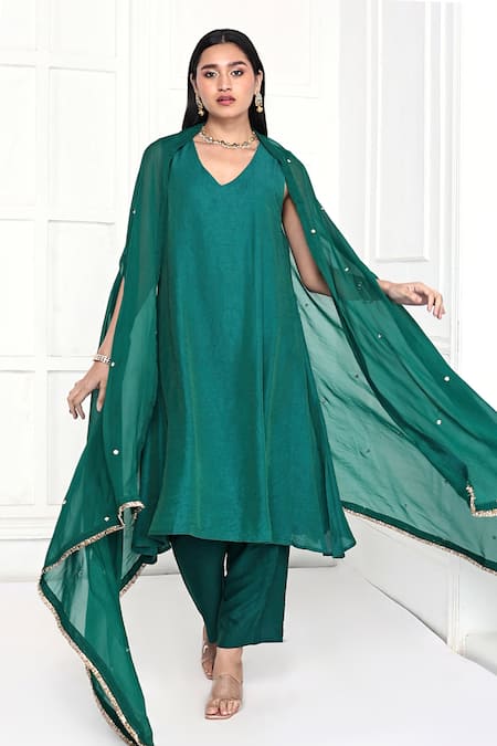 Komal Shah_Green Chanderi, Organza Embroidery V-neck Hand Cape Kurta Set _Online_at_Aza_Fashions