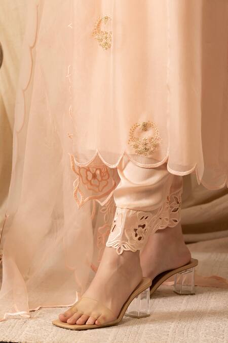 Deepika Chopra_Peach Organza Embroidery Split V-neck Macaroon Kurta Salwar Set_Online_at_Aza_Fashions