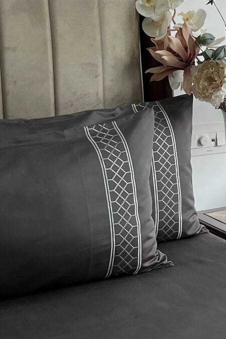 Sadyaska_Grey 100% Cotton Zigzag Pattern Bedsheet Set_Online_at_Aza_Fashions