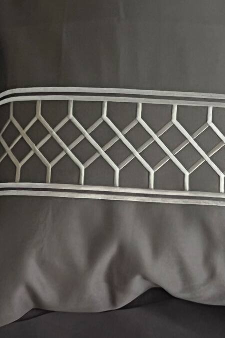 Buy_Sadyaska_Grey 100% Cotton Zigzag Pattern Bedsheet Set_Online_at_Aza_Fashions