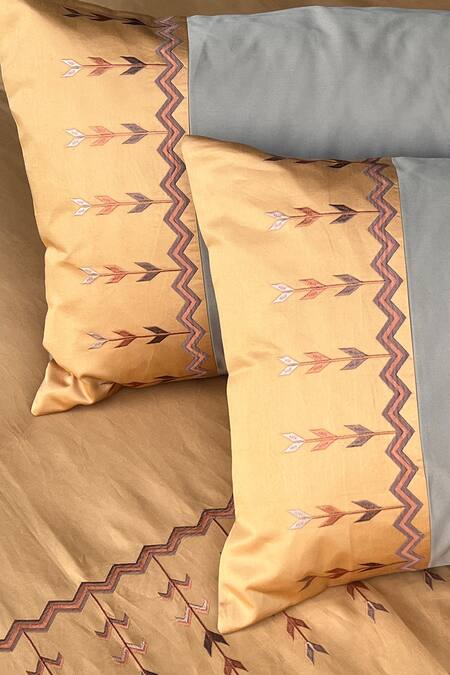 Sadyaska_Yellow 100% Cotton Arrow Pattern Bedsheet Set_Online_at_Aza_Fashions