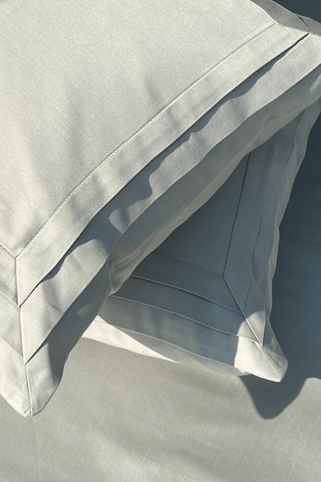 Sadyaska Grey 100% Cotton Plain Bedsheet And Tri-pleated Pillow Covers Set Online at Aza Fashions Sadyaska_Grey 100% Cotton Plain Bedsheet And Tri-pleated Pillow Covers Set_Online_at_Aza_Fashions