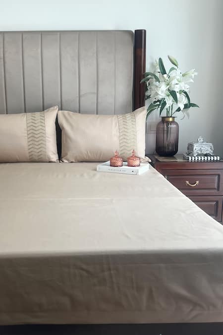 Sadyaska Bedsheet & Embroidered Pillow Covers Set 