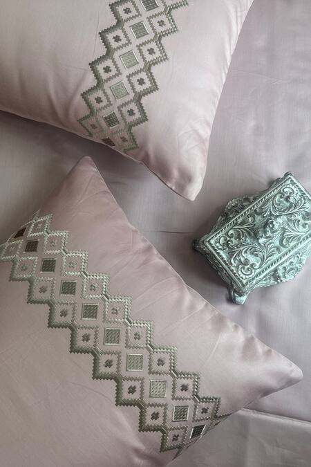 Sadyaska Pink Cotton Rich Embroidered Bedsheet With Diandra Work Pillow Covers Set Online at Aza Fashions Sadyaska_Pink Cotton Rich Embroidered Bedsheet With Diandra Work Pillow Covers Set_Online_at_Aza_Fashions