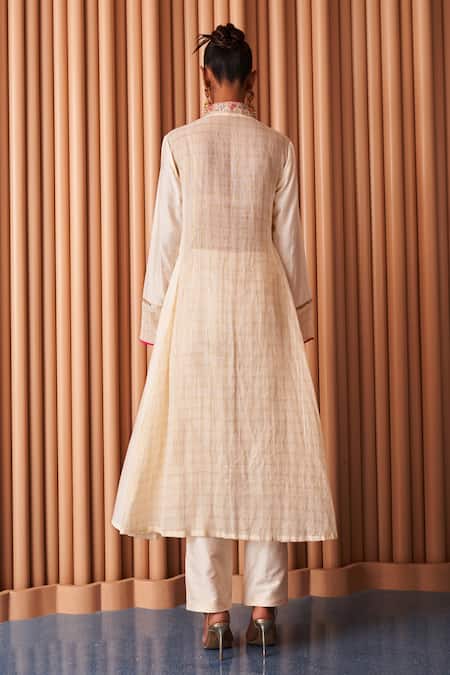 Shop Rishi and Vibhuti Ivory Crepe, Linen Sequins, Zari V-neck Mary Embroidered Kurta Pant Set at Aza Fashions Shop_Rishi and Vibhuti_Ivory Crepe, Linen Sequins, Zari V-neck Mary Embroidered Kurta Pant Set _at_Aza_Fashions