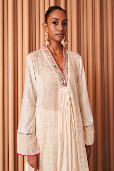 Rishi and Vibhuti Ivory Crepe, Linen Sequins, Zari V-neck Mary Embroidered Kurta Pant Set Online at Aza Fashions Rishi and Vibhuti_Ivory Crepe, Linen Sequins, Zari V-neck Mary Embroidered Kurta Pant Set _Online_at_Aza_Fashions