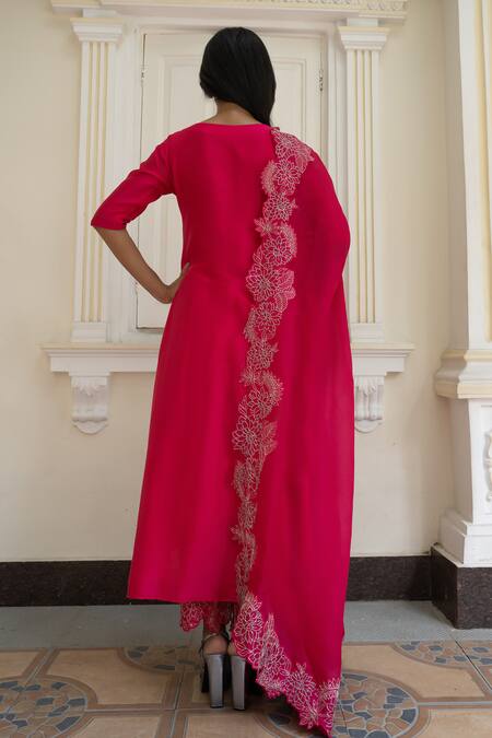 Mehak Sharma Solid Kurta Set With Embroidered Border Dupatta 